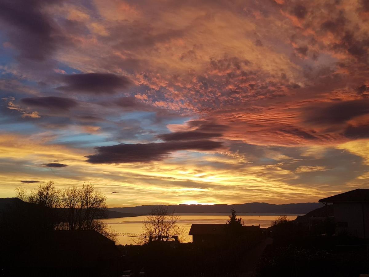 Montreux Holiday Home מראה חיצוני תמונה